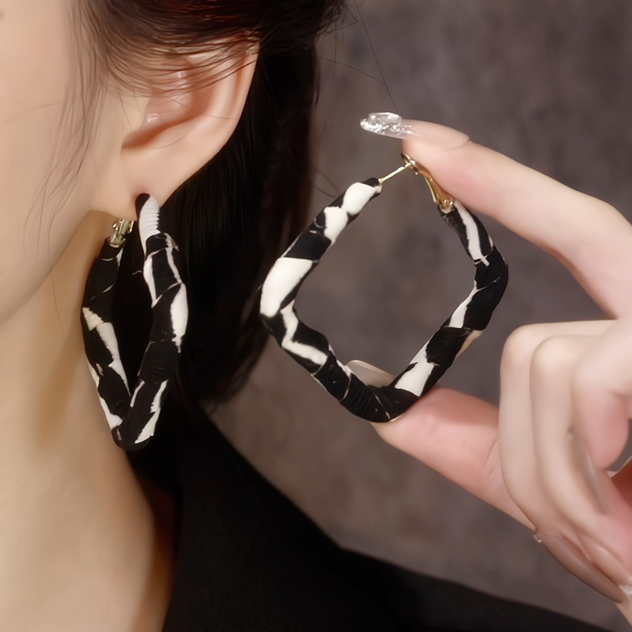 铜合金锦纶耳饰 美拉德豹纹皮革方形耳扣 时尚气质小众设计感耳饰