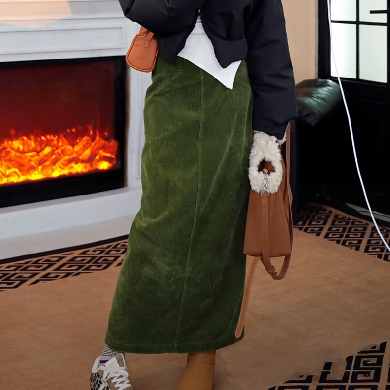 法式复古绿色灯芯绒A字半身裙女2025秋冬高腰显瘦中长款包臀裙子