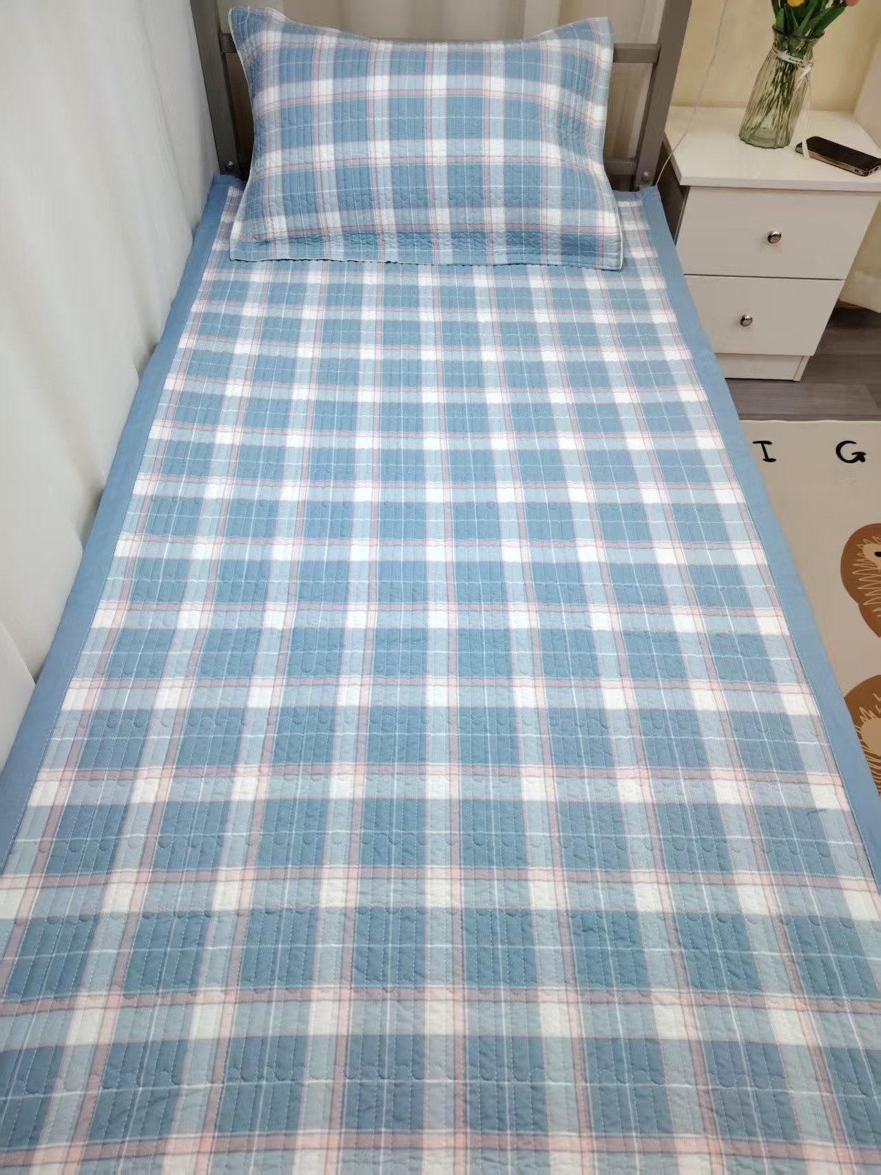 四季通用单人床学生宿舍上下铺床盖床单  绗缝透气三层加厚