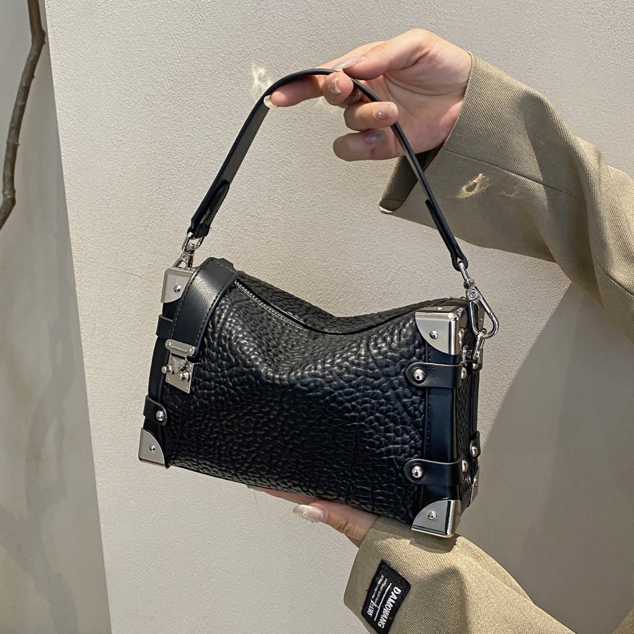 【万达撤柜】高端奢侈品荔枝纹枕头包2025新款轻奢高级感百盒子适用