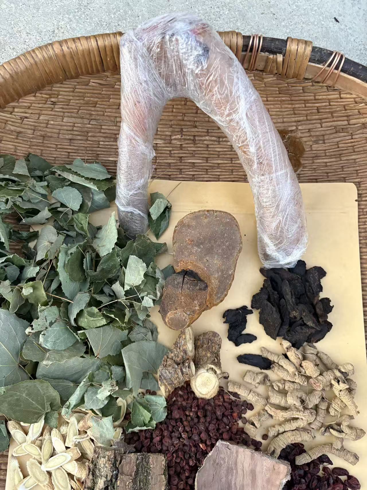 正宗十三料酒鹿耳羊藿桑黄五味子真材实料泡酒整料切片不打碎