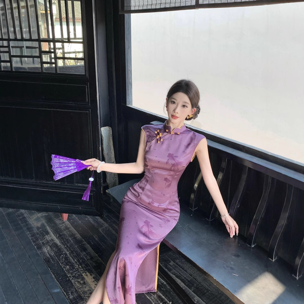 【廊桥】无袖紫色锦鲤旗袍高端大气上档次复古绝美缎面连衣裙夏季