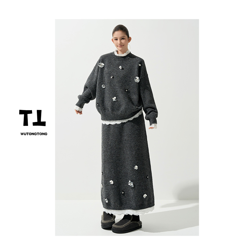 12/02【冬日雪花】冬季蝴蝶结蕾丝边毛衣两件套女针织半裙套装62999