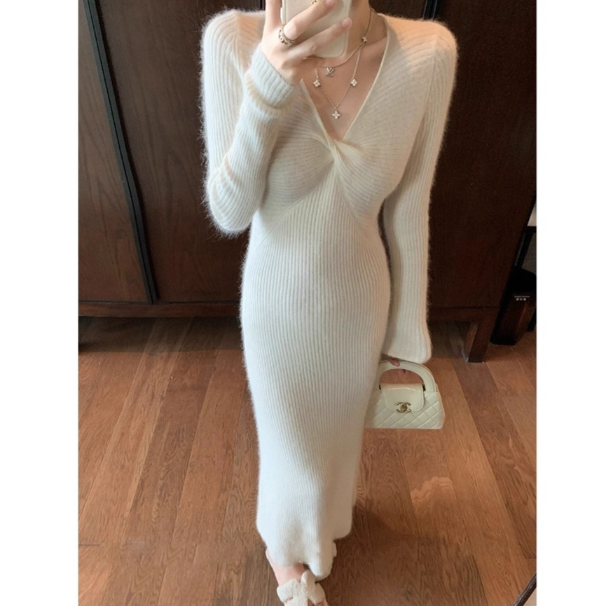 富家千金高级感穿搭长袖领白色针织秋冬冬季连衣裙2025新款秋季