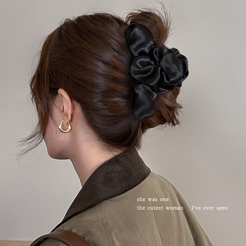 高级感褶皱缎面抓夹大号女2025新款云朵发夹后脑勺鲨鱼夹头饰夹子