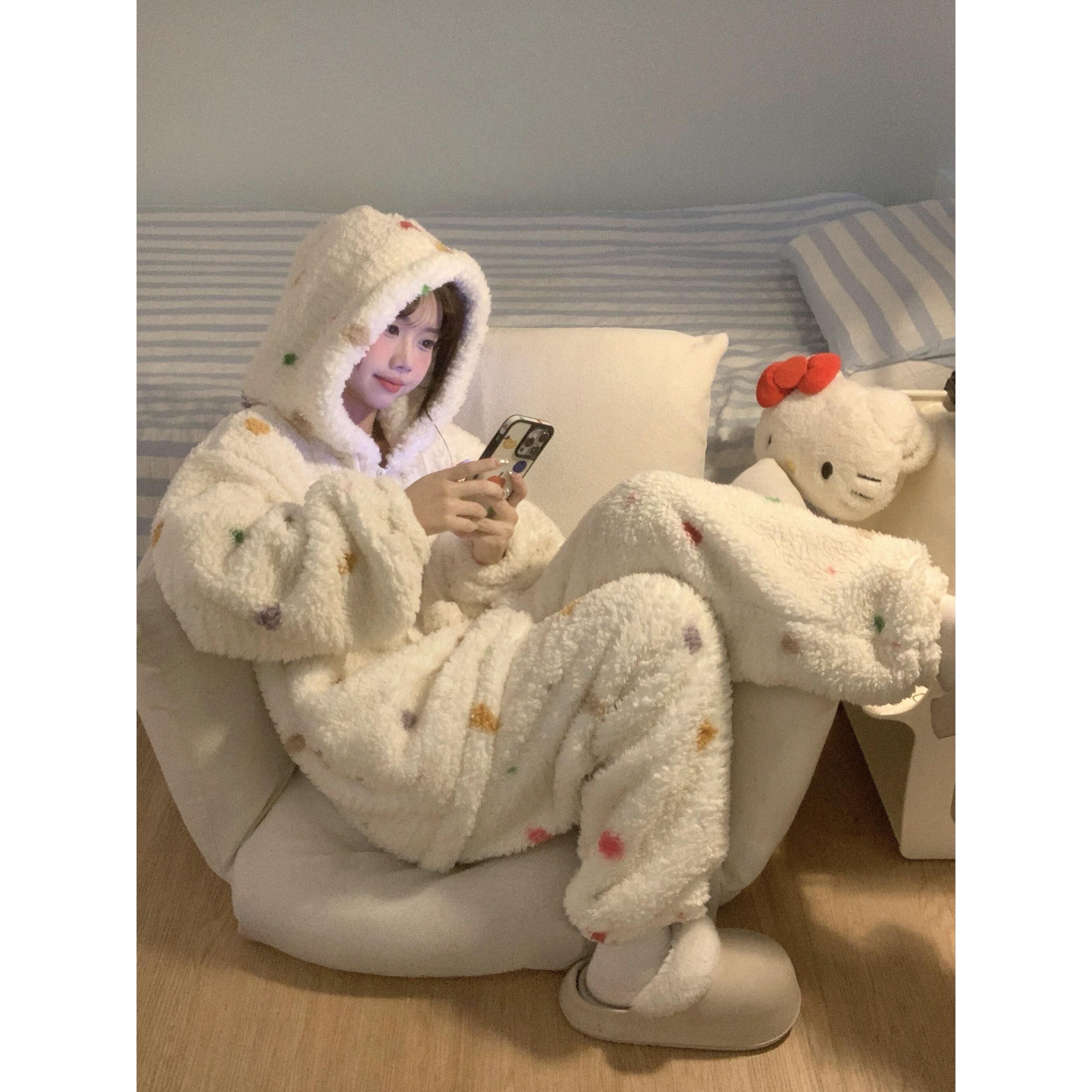 彩色波点连帽外套珊瑚绒长袖睡衣女款冬季新款加厚保暖长裤家居服