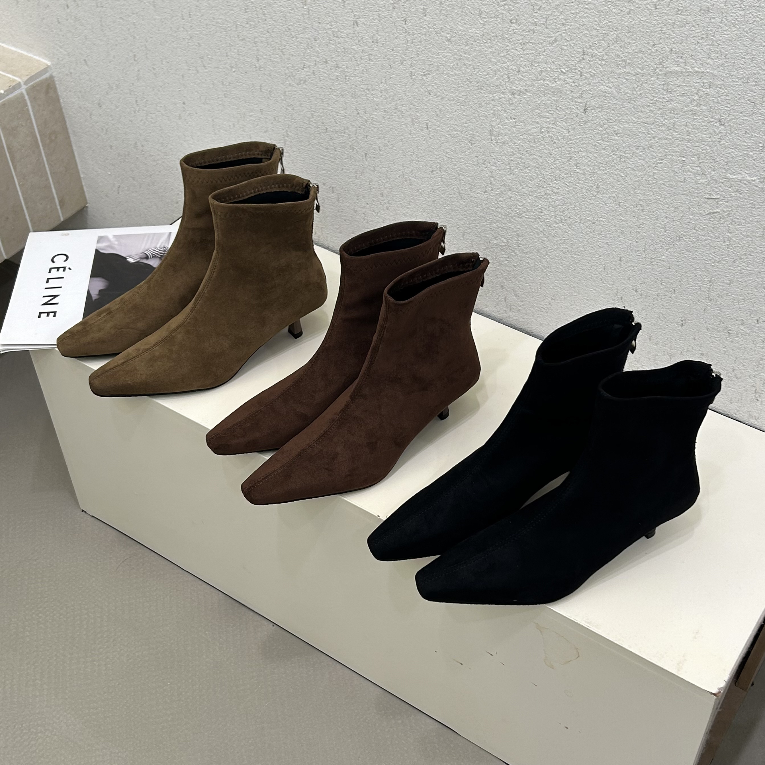 法式复古方头拼接细跟短靴女2025冬季气质百搭绒面瘦瘦靴时装裸靴