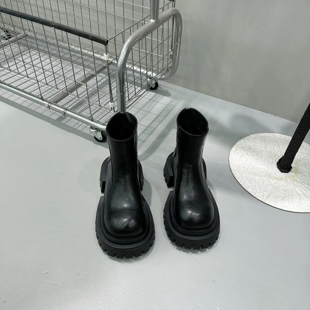 2025秋季时尚百搭厚底马丁靴女小众设计师原单时装靴