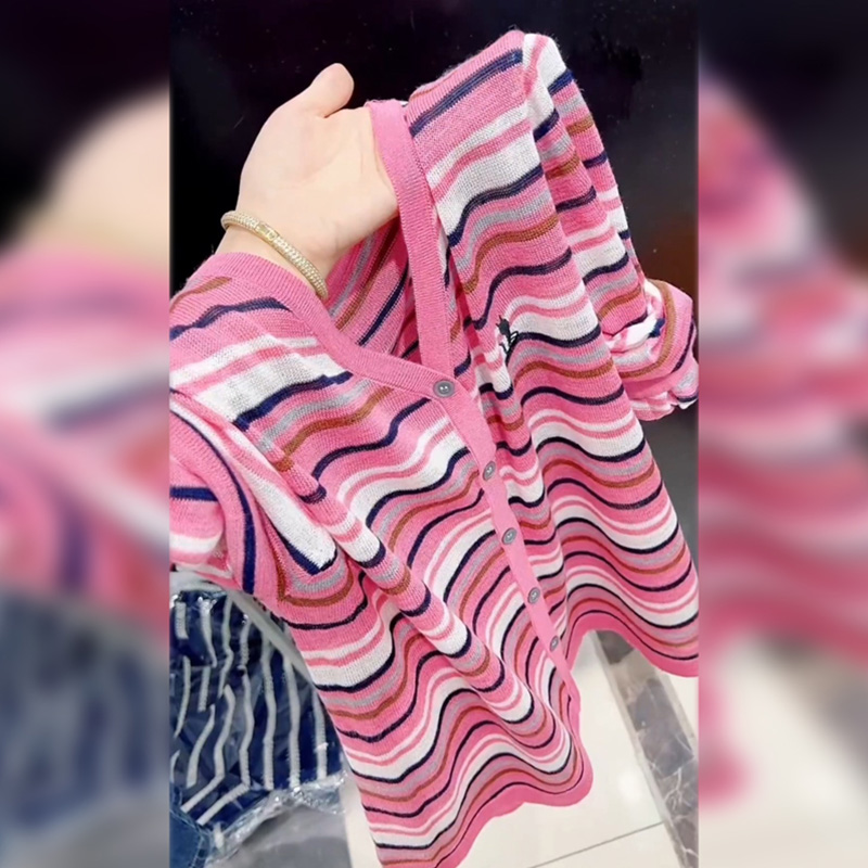 今年流行秋季穿搭女小众温柔风条纹薄款毛针织衫单排扣长袖上衣潮