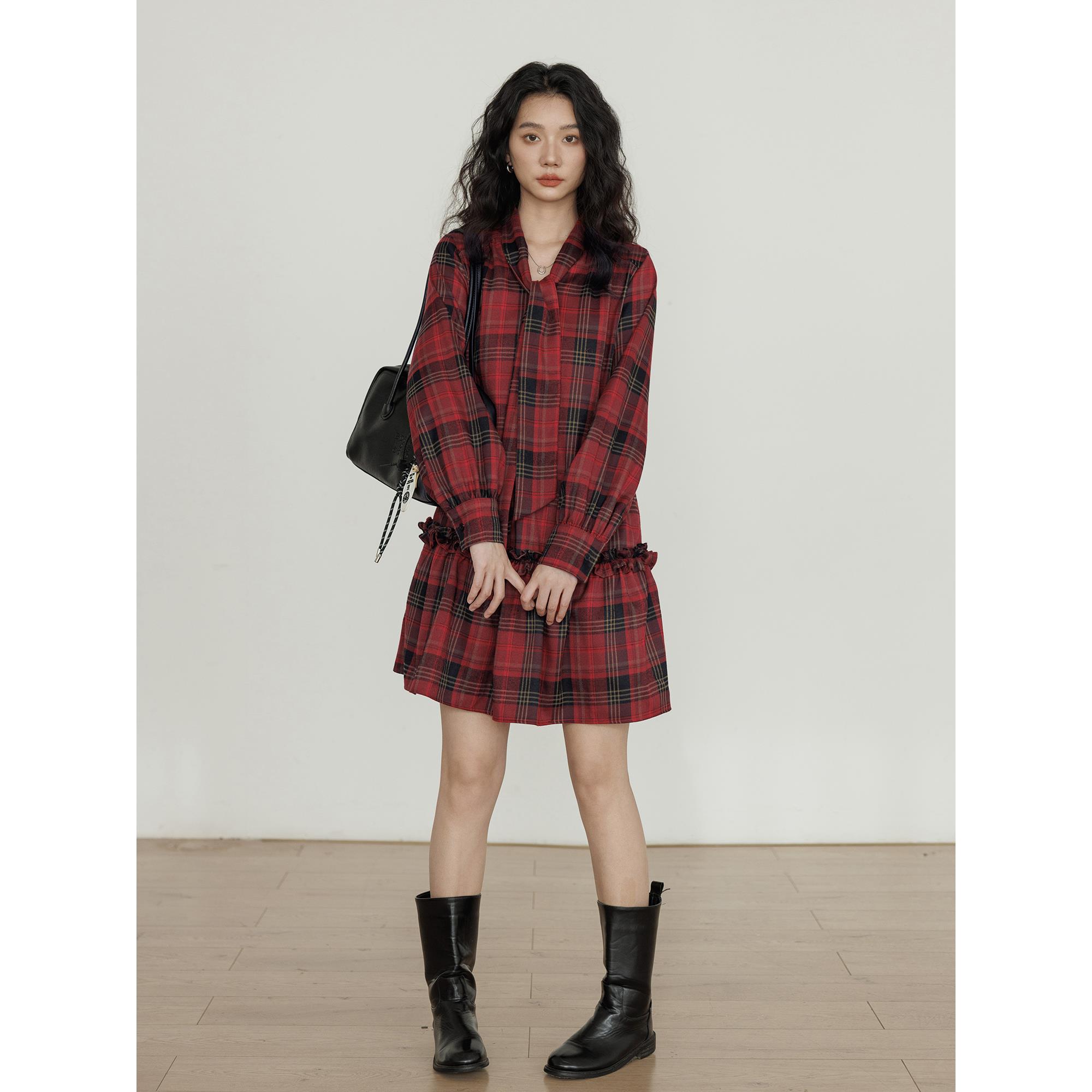 复古格纹圣诞风连衣裙女春季2025新款v领休闲气质氛围感度假裙子