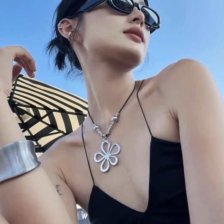 花朵复古吊坠项链百搭夸张项链颈链可爱甜酷辣妹金属民族风项链女