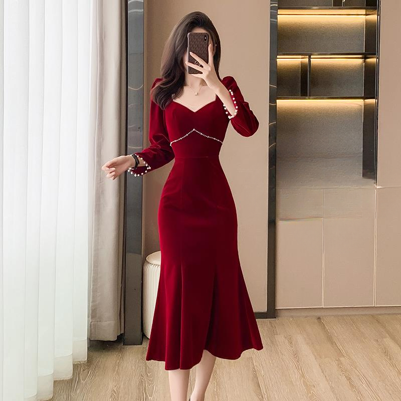 风名媛复古气质钉珠方领丝绒连衣裙酒红色洋气晚礼服新娘结婚