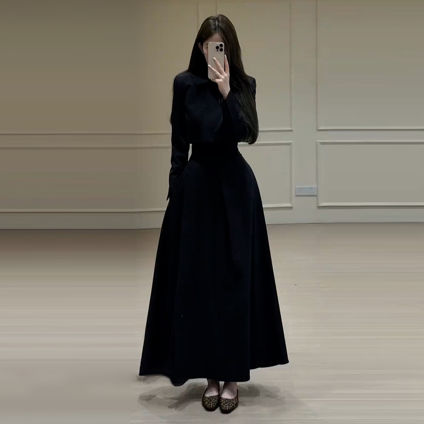 法式赫本风黑色长袖连衣裙子女2025早秋季新款高级感西装套装长裙