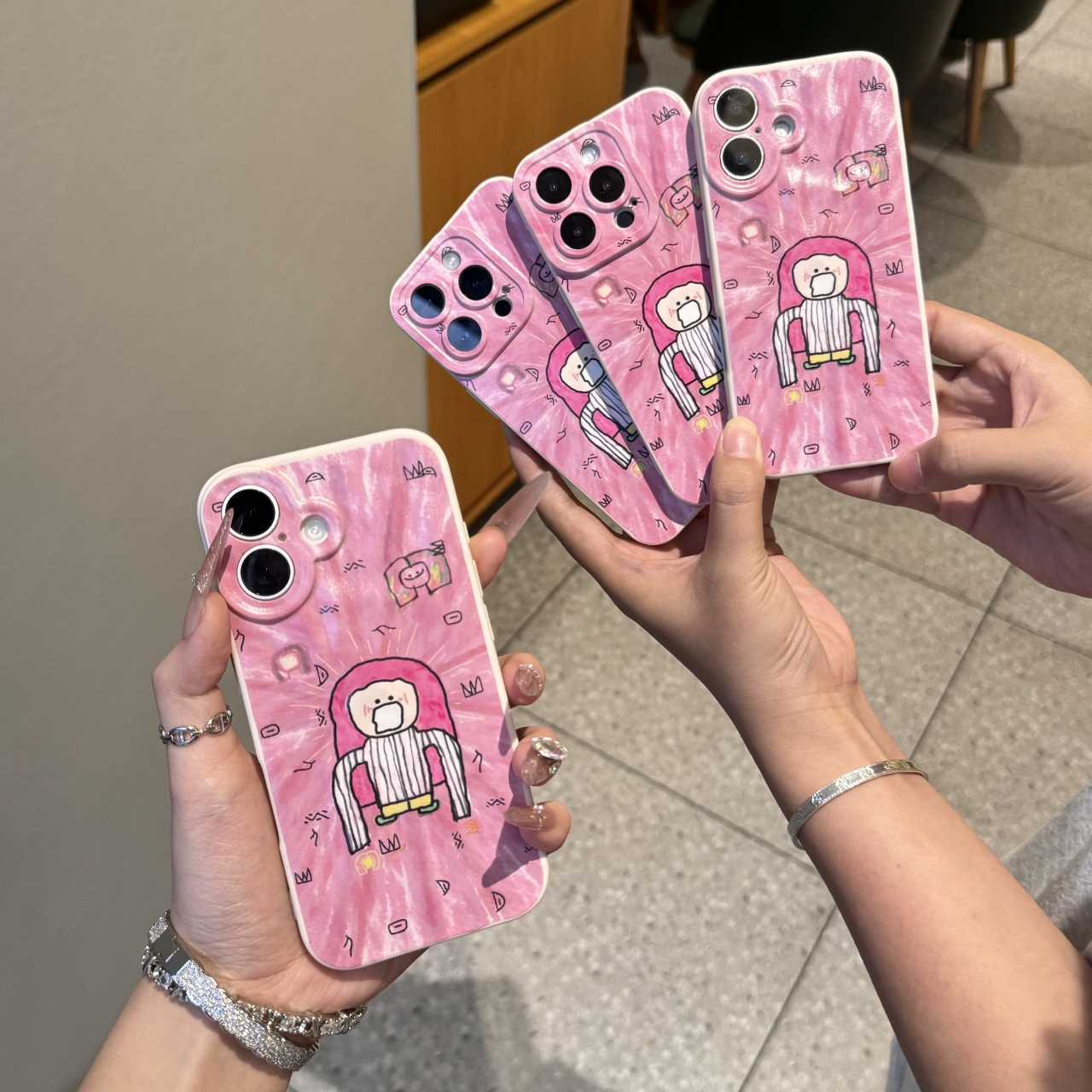 涂鸦抽象女孩新褶皱壳适用于苹果15/14/13promax手机壳12/11软x