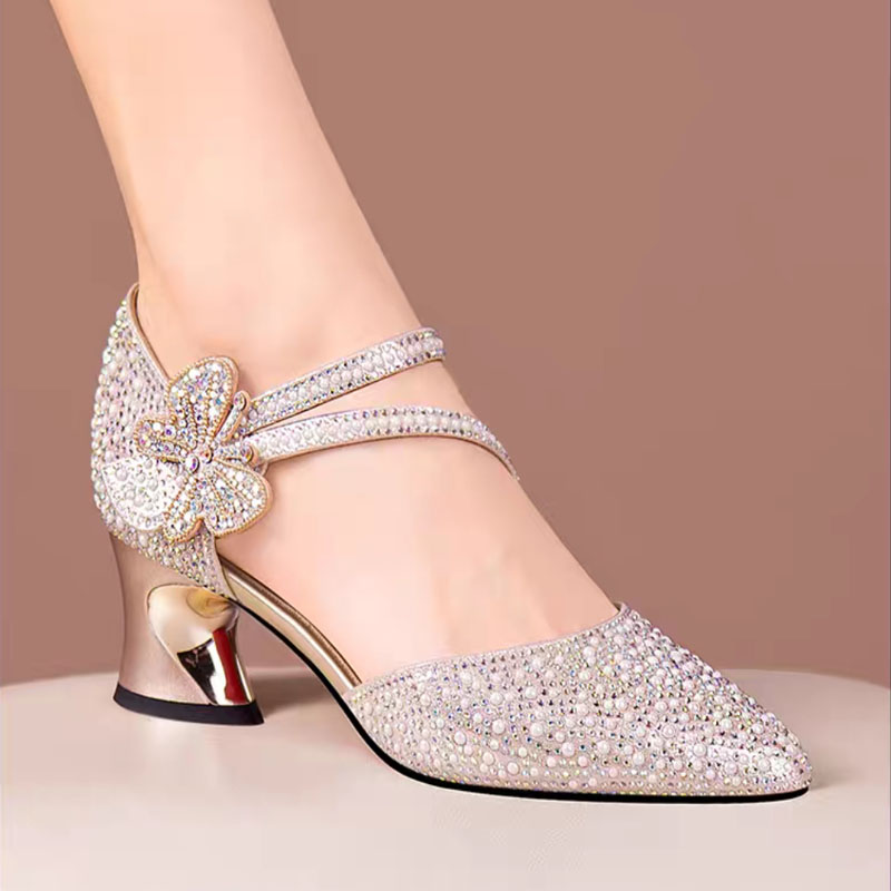 2025夏季新款粗跟尖头水钻中空凉鞋女中跟包头凉皮鞋大码时尚女鞋