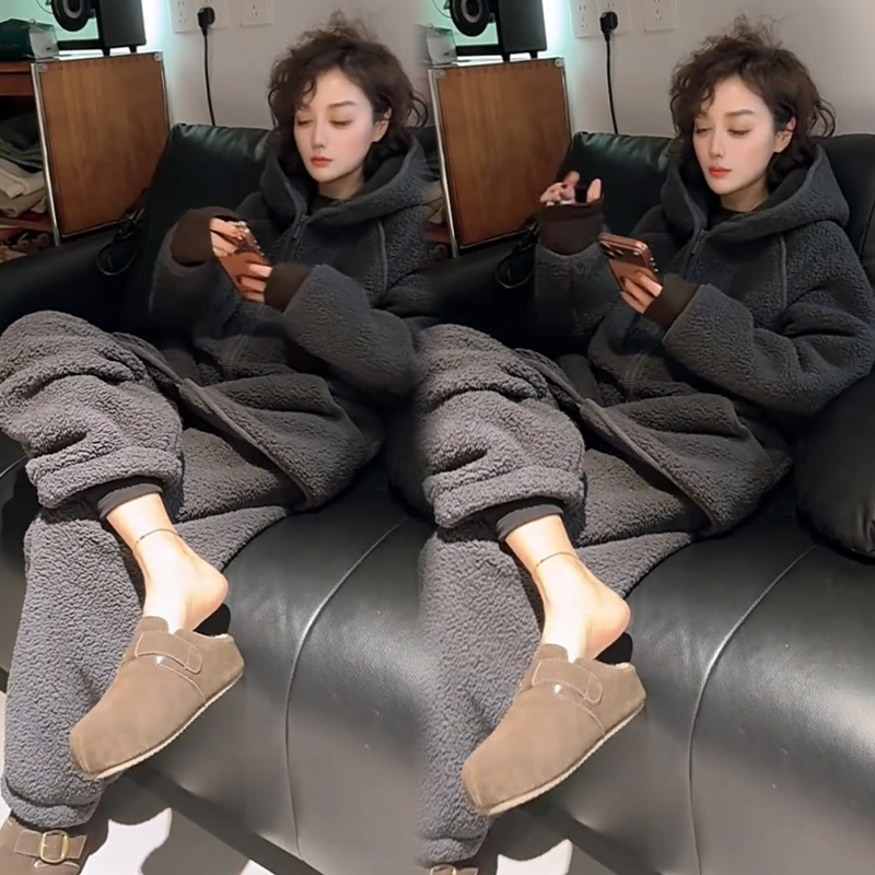 2025秋冬新款时尚显瘦气质网红高档套装女高级百搭宽松大码两件套