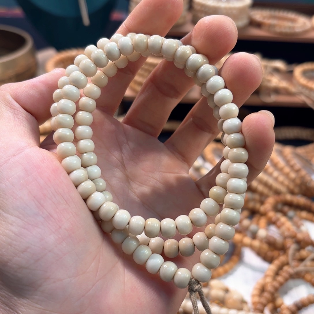 白玉菩提吊坠?****卡7官帽无月精孔道