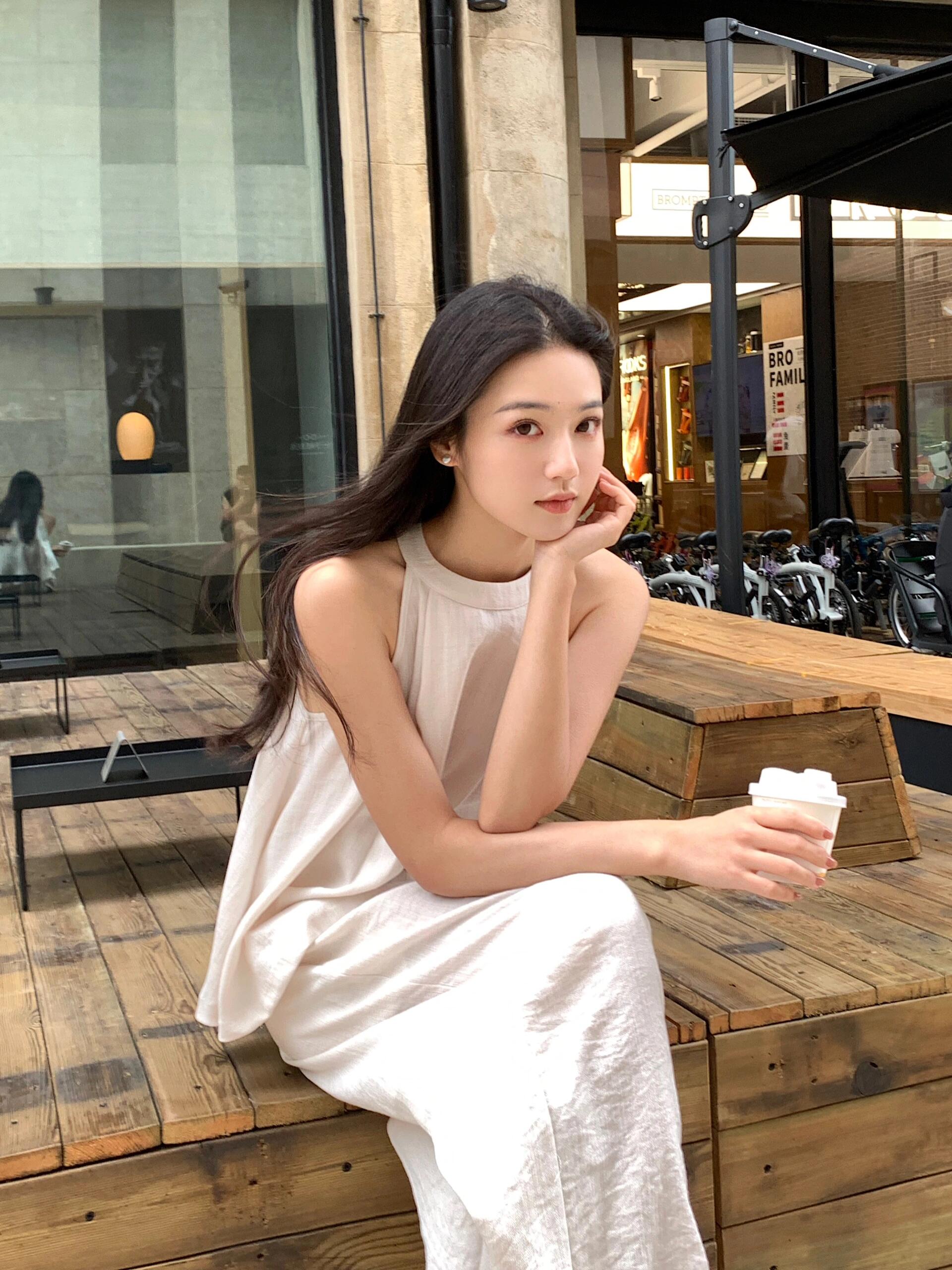 2025夏季搭配一整套时尚森系穿搭无袖吊带上衣高腰阔腿裤两件套女