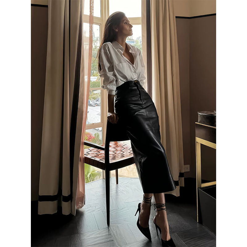 高智感穿搭小香风休闲白色衬衫黑色pu皮半身裙职业套装女2025秋季