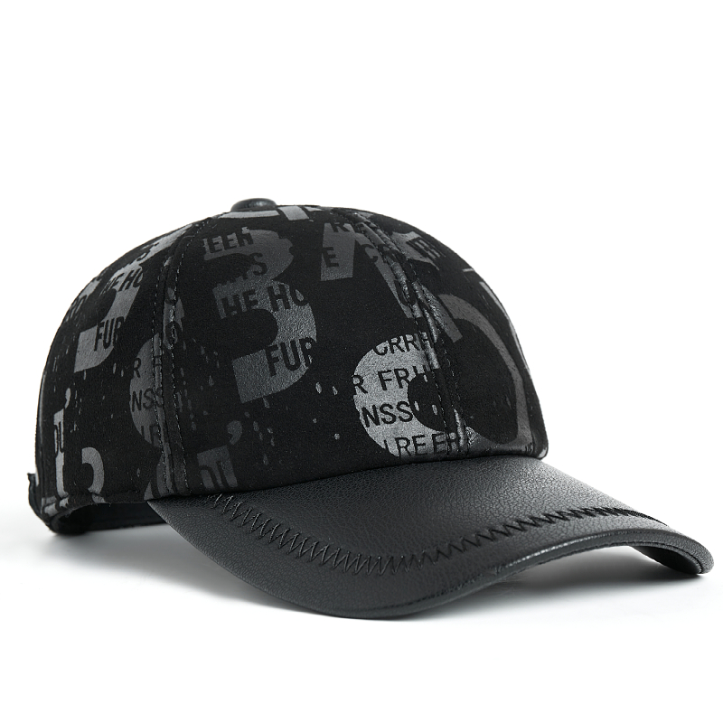 显年轻的海宁羊皮字母棒球帽