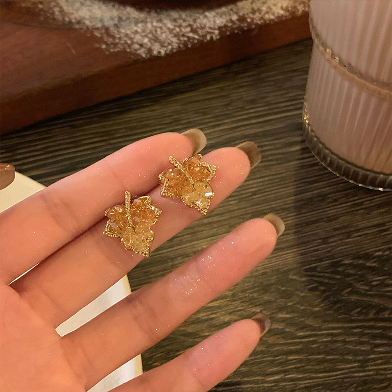 铜合金耳饰 复古渐变枫叶水晶耳钉女轻奢小众高级感耳饰2193