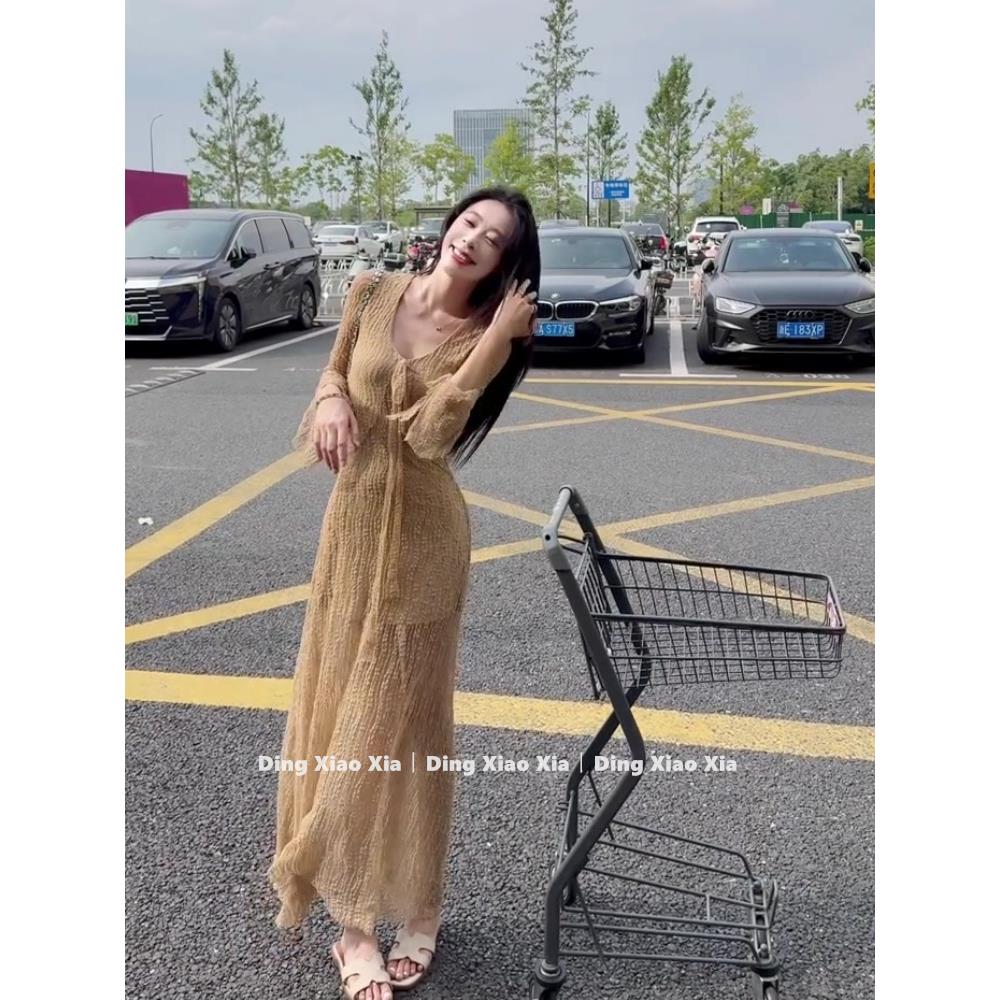 法式V领长袖连衣裙女秋季纯欲千金风气质修身显瘦收腰绝美长裙子