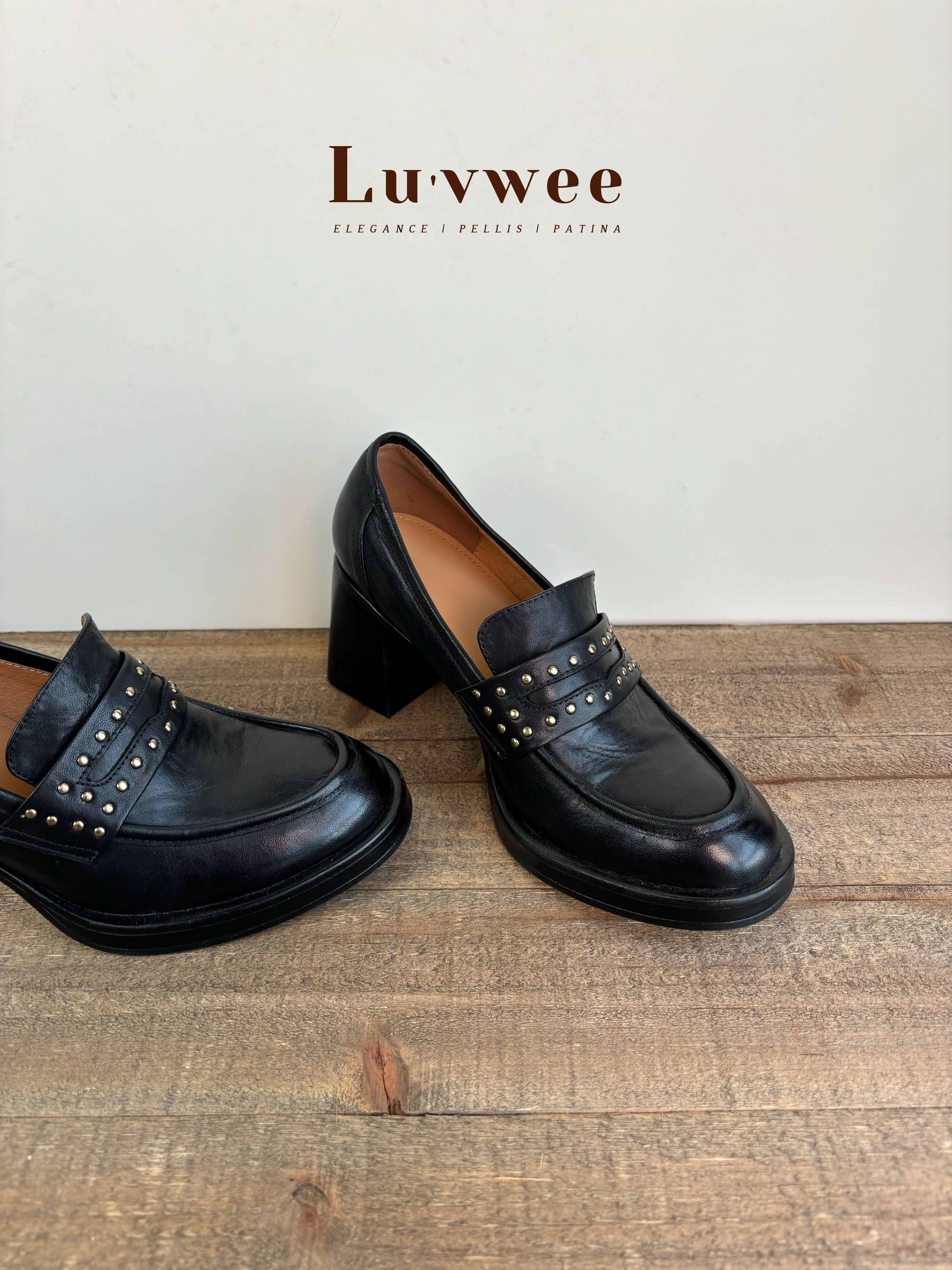 鹿一苇Lu'vwee英伦风圆头铆钉乐福气质通勤一脚蹬厚底高跟小皮鞋