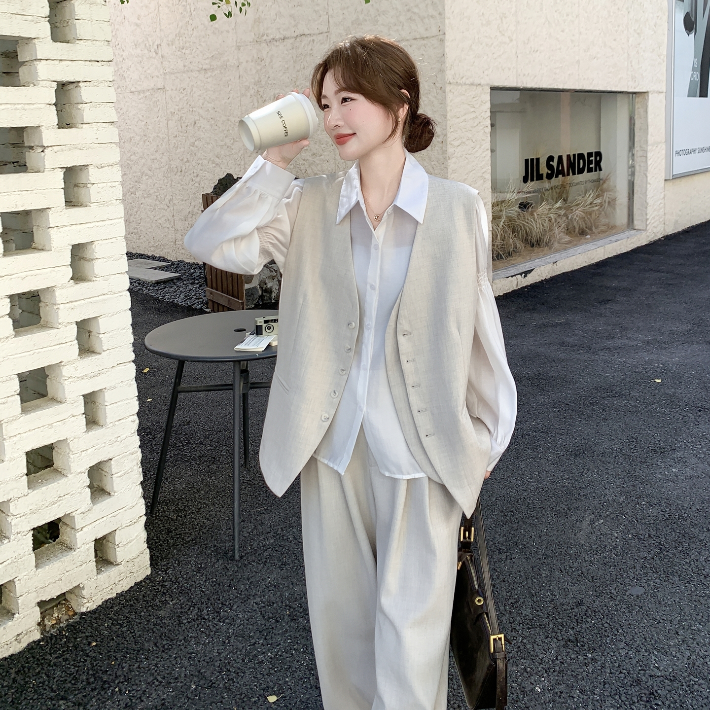 气质时尚休闲风显瘦套装女秋季新款百搭减龄衬衫马甲阔腿裤三件套