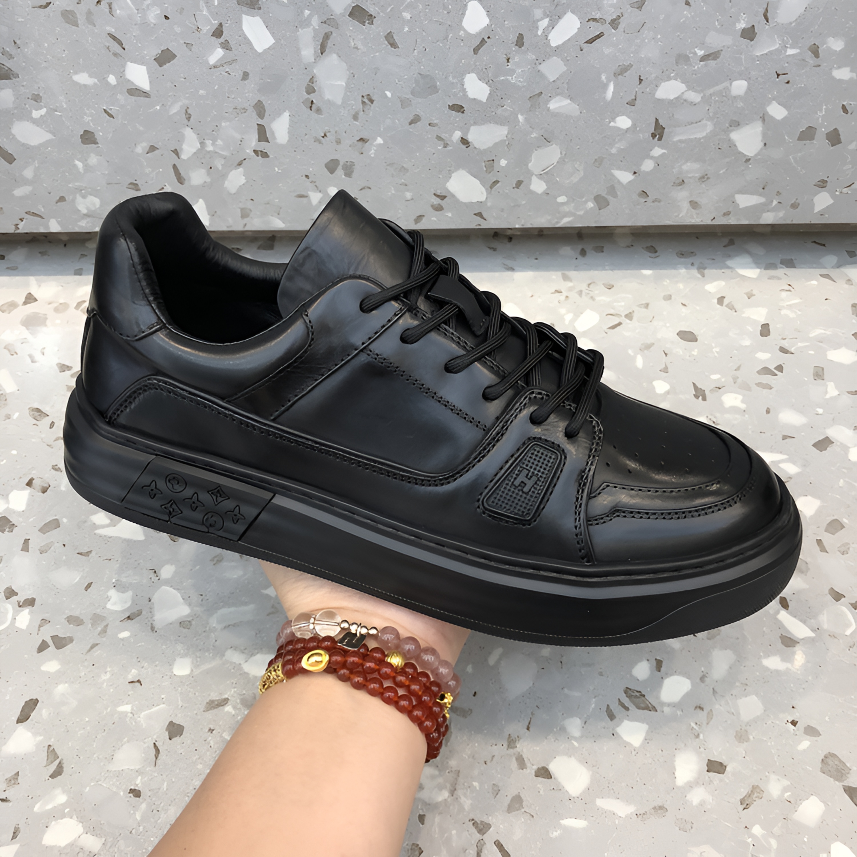 男鞋2025秋季新款黑色韩版厚底板鞋时尚系带百搭真皮透气休闲皮鞋