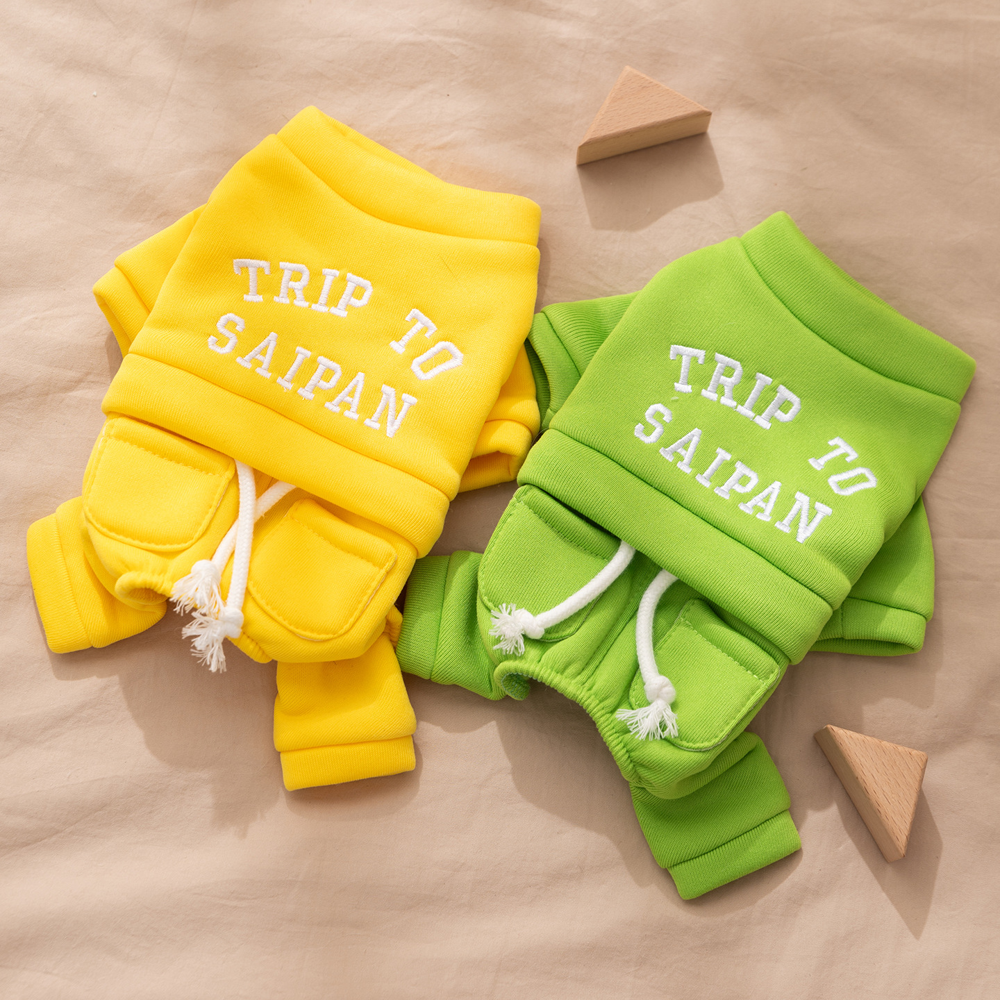 秋冬款狗狗环球旅游四脚衣运动风卫衣小型犬比熊泰迪保暖宠物衣服