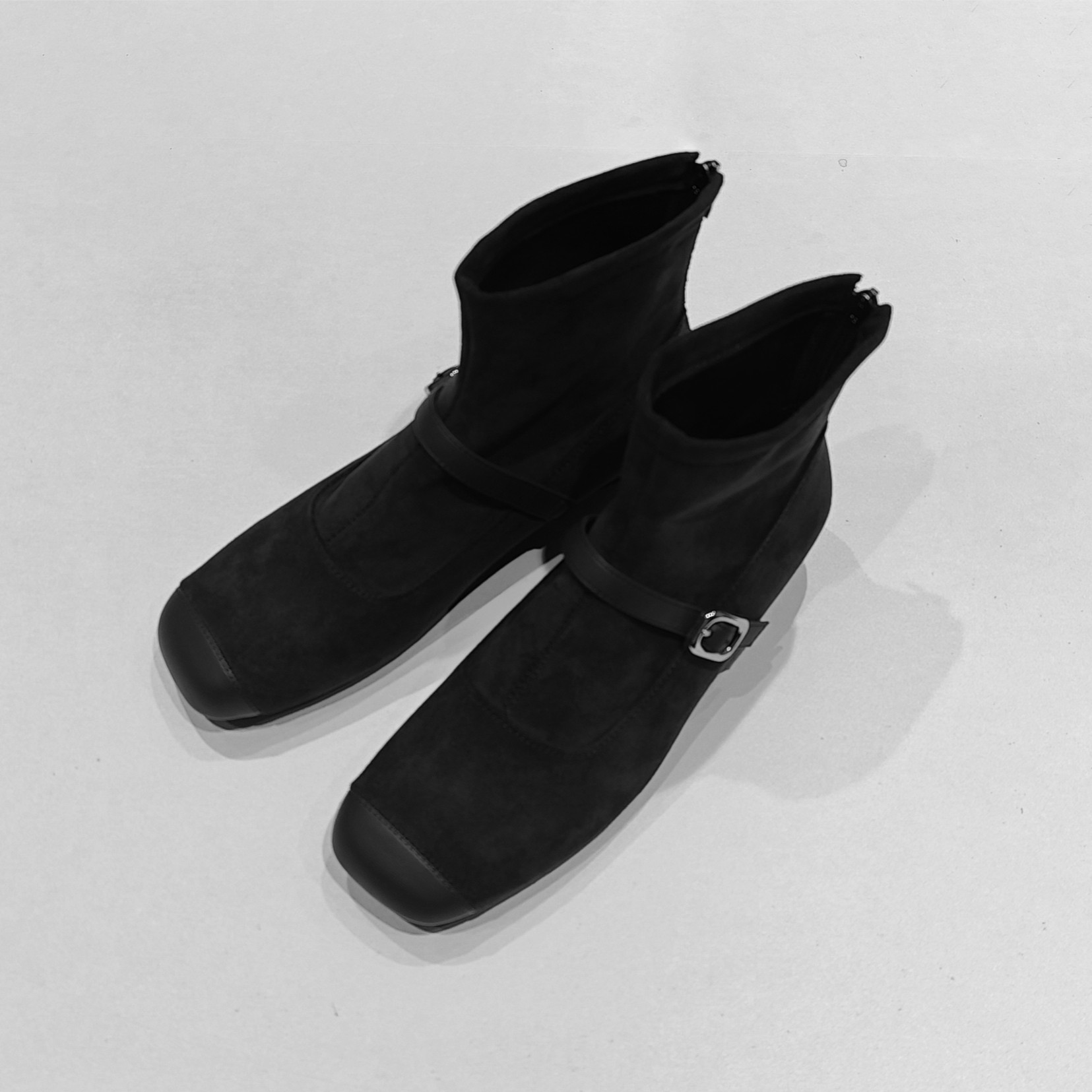 【余欢欢】秋冬休闲百搭复古方头加薄绒粗跟瘦瘦靴-YHX50105