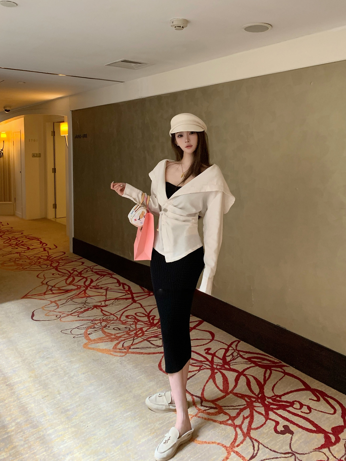 向晚·大翻领设计感不规则门禁衬衫女