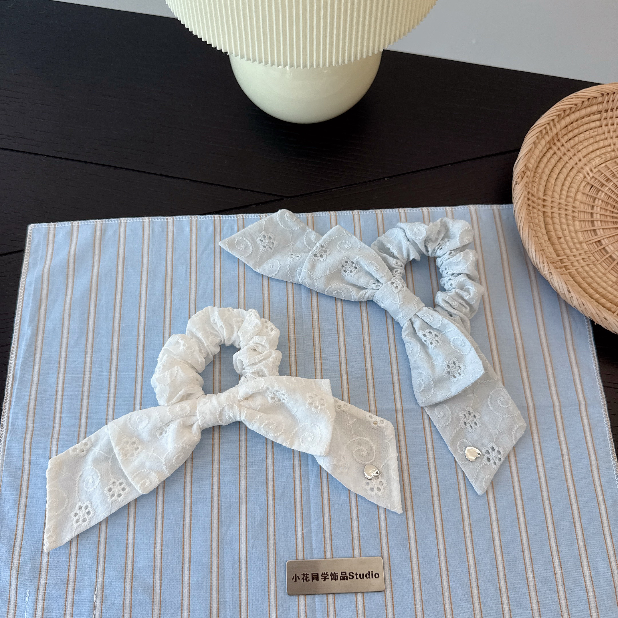 韩国饰品2025新款小众设计高级感蓝色刺绣花朵大肠圈发圈头饰发绳