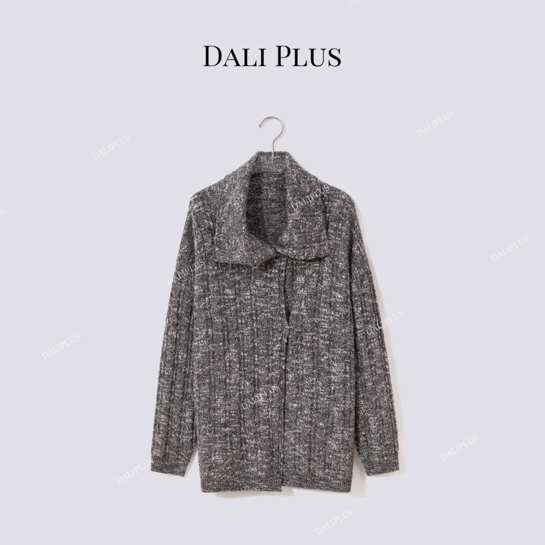 DALI PLUS”格雷花灰“苏力羊驼毛廓形半门禁高领毛衫-D5CK2147