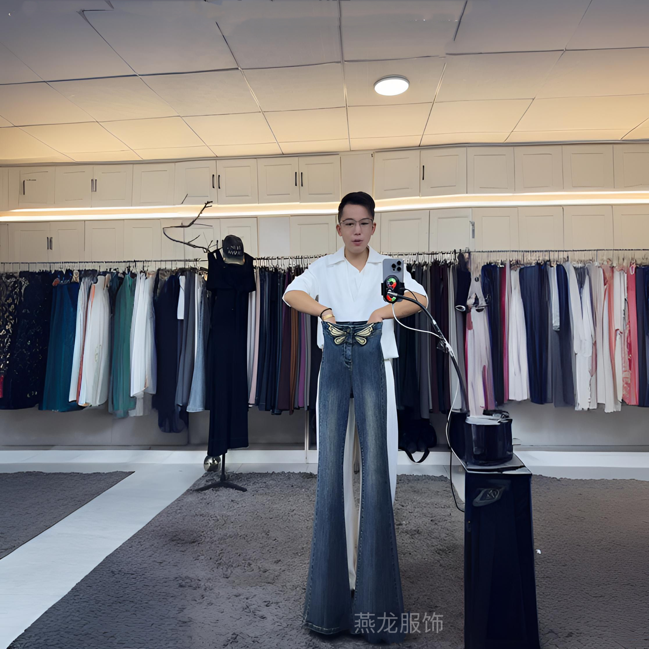 燕龙原创加长2025秋冬款设计感蝴蝶刺绣高腰裤弹力喇叭牛仔裤