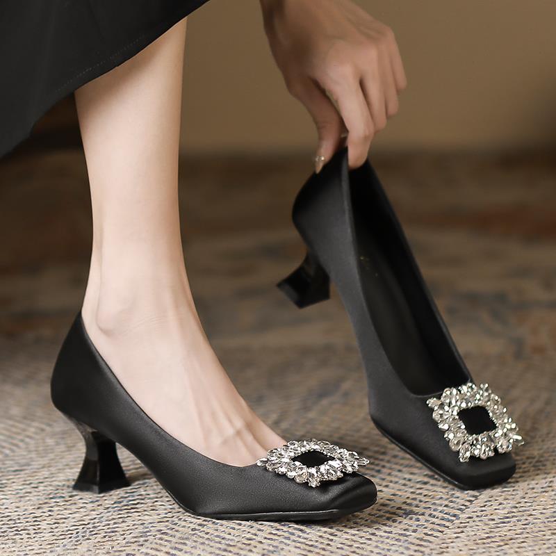 气质水钻黑色职业高跟鞋女粗跟春夏新款百搭方头通勤单鞋