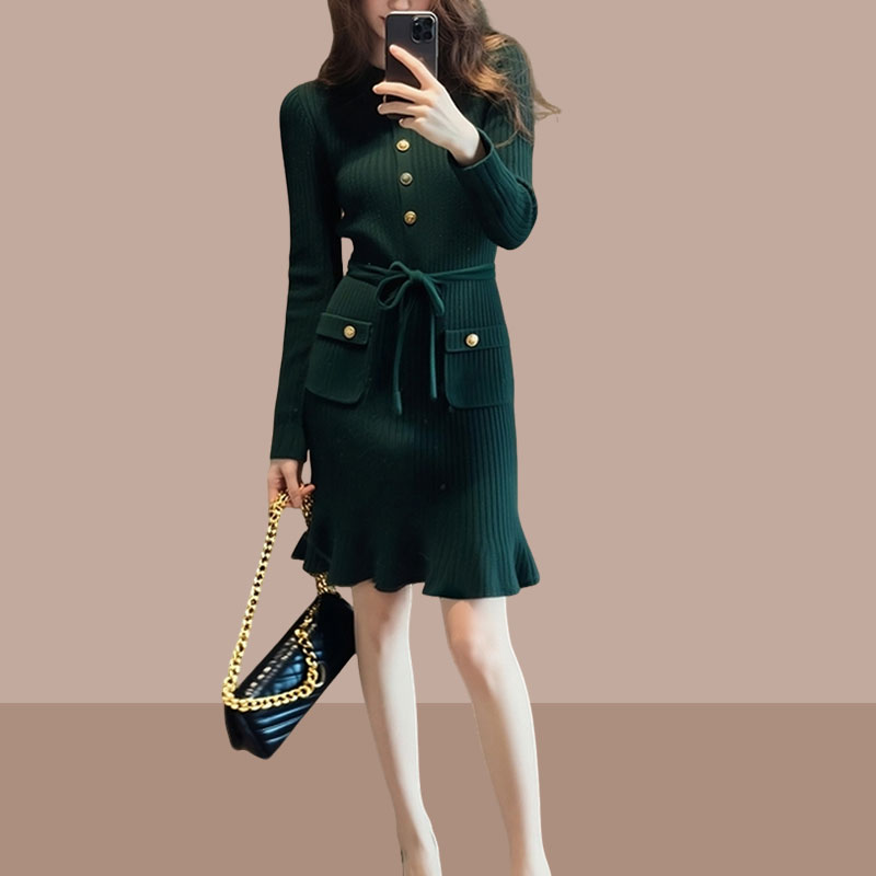 今年流行好看裙子女秋轻熟气质收腰小香风墨绿色针织长袖连衣裙