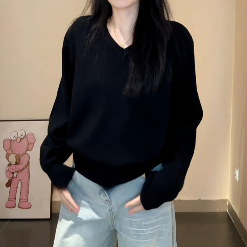 慵懒宽松打底上衣秋冬新款胖MM大码女装高级感纯色V领针织毛衣女
