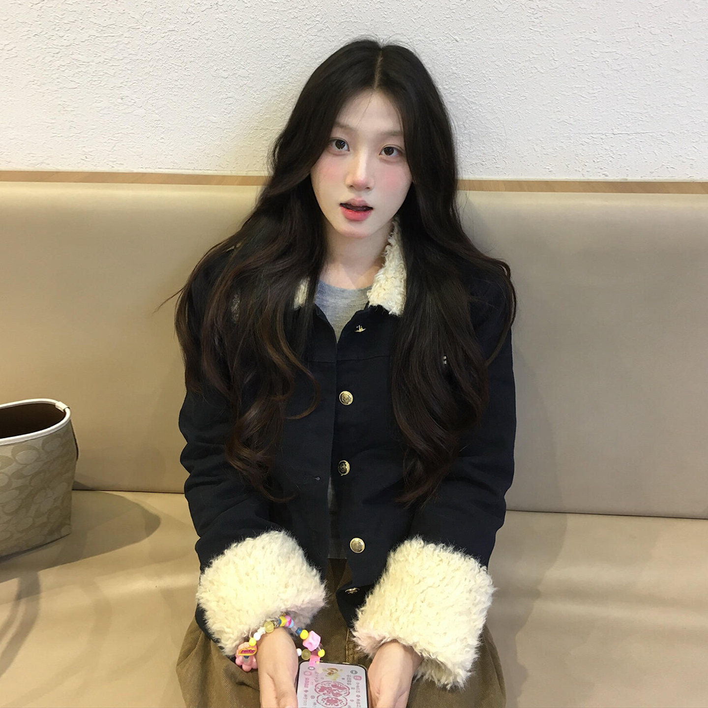 2026新款复古羊羔绒外套女秋冬季设计感修身显瘦短款加厚翻领上衣