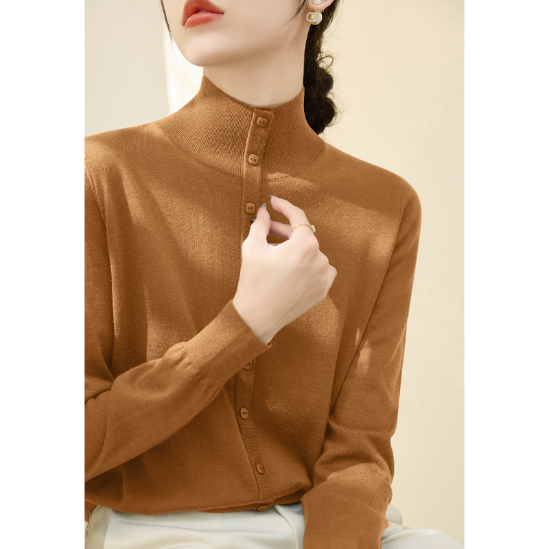 新款纽扣设计宽松长袖半高领针织上衣女秋冬气质小众显白内搭打底