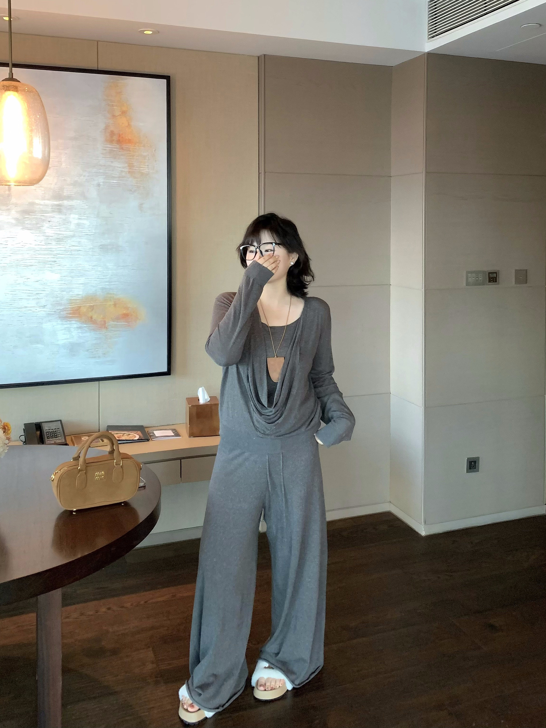 月半鱼【纽约美术生】气质松弛一整套荡领设计感显瘦上衣阔腿裤套装