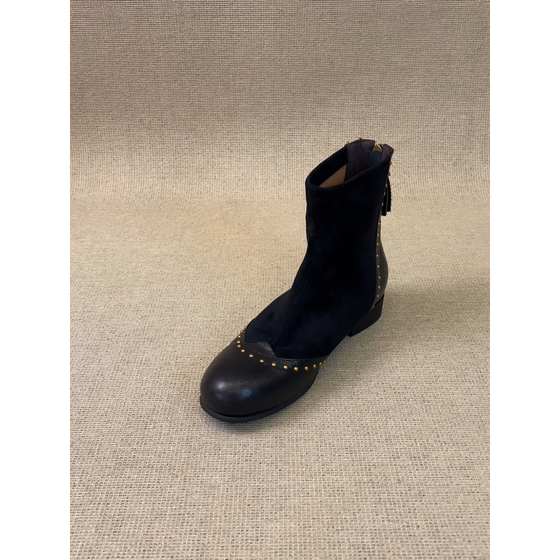 nnmiss/2.5cm美拉德法式复古羊皮铆钉后拉链马丁靴圆头低跟瘦瘦靴