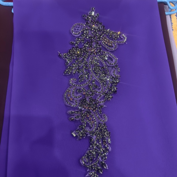 手工钉珠《碘伏色》بالىزانىڭ رەختى سۆسۈن رەڭ