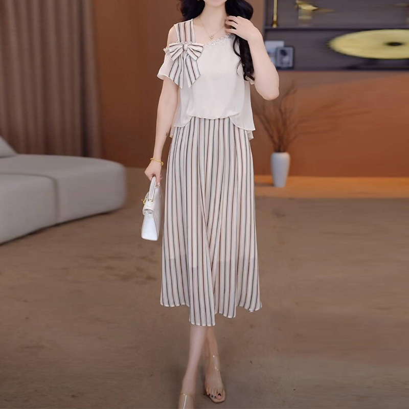 时尚条纹连衣裙女夏季2025新款轻奢高级感露肩显瘦遮肚假两件裙子