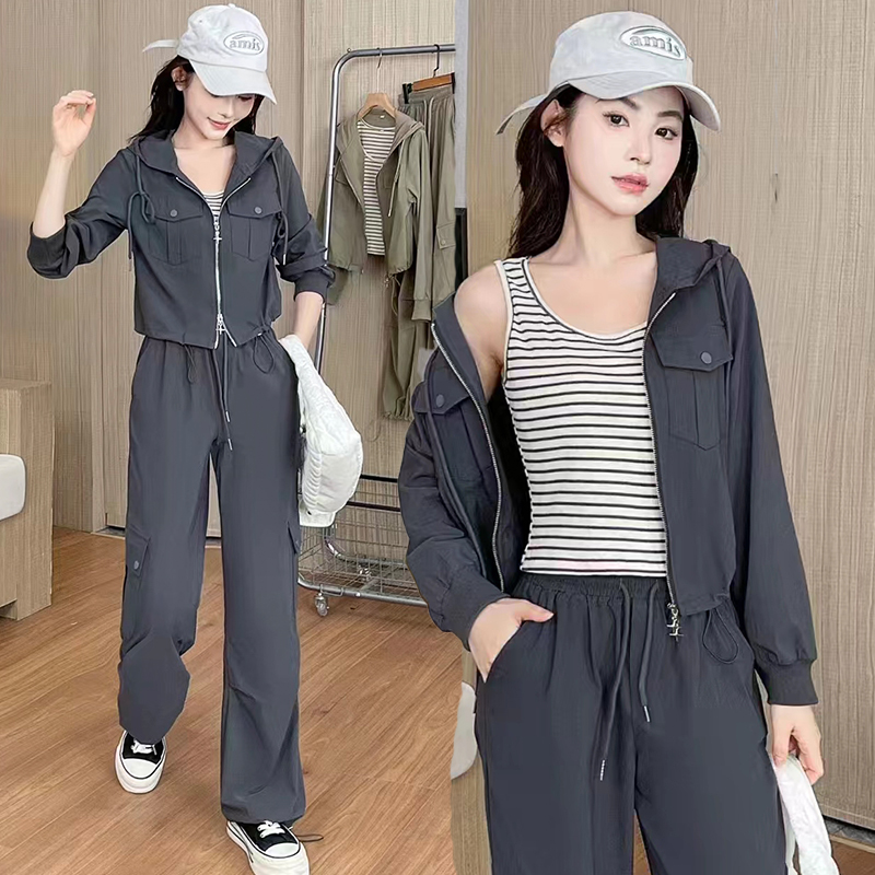 工装套装女2025秋季新款潮短款外套成套搭配直筒裤显瘦休闲三件套
