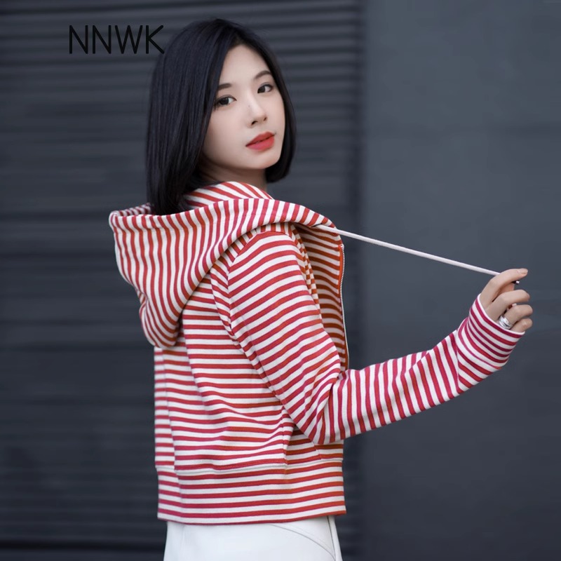 红白条纹休闲外套女2025年新款短款卫衣春秋季长袖高级感连帽上衣
