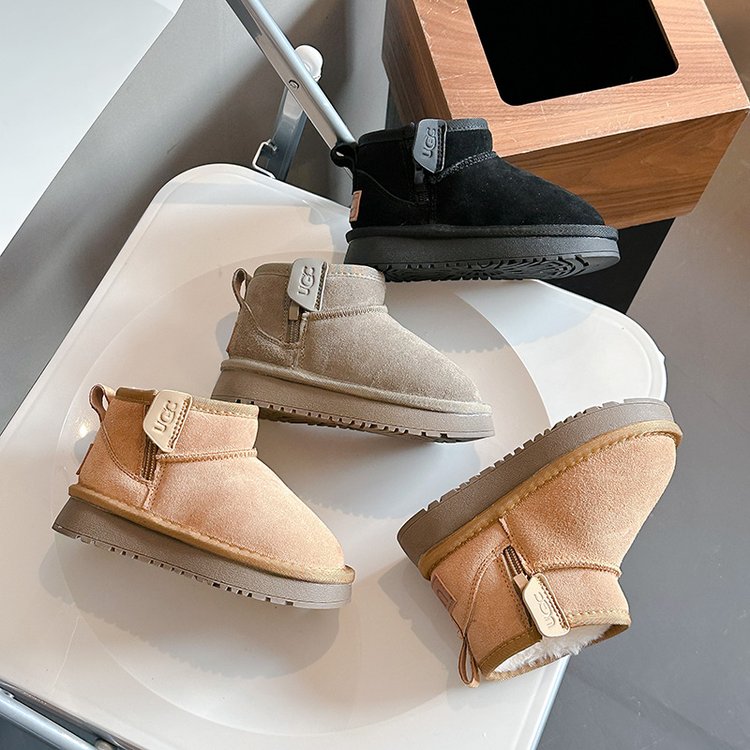 儿童雪地靴冬季新款加绒加厚保暖女童大棉短靴子防水防踢男童棉鞋