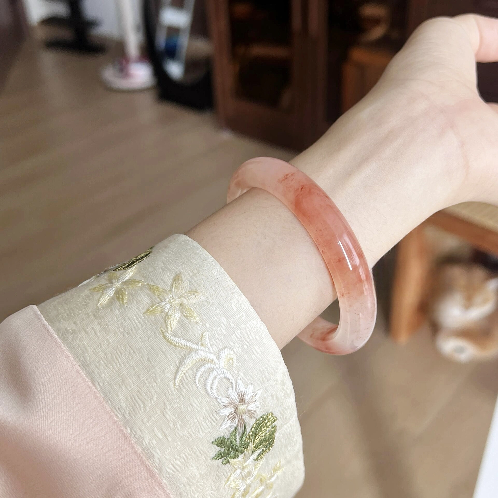 纯天然桃花酿手镯女款冰透粉色玉镯樱花粉金丝玉正圈扁镯生日礼物