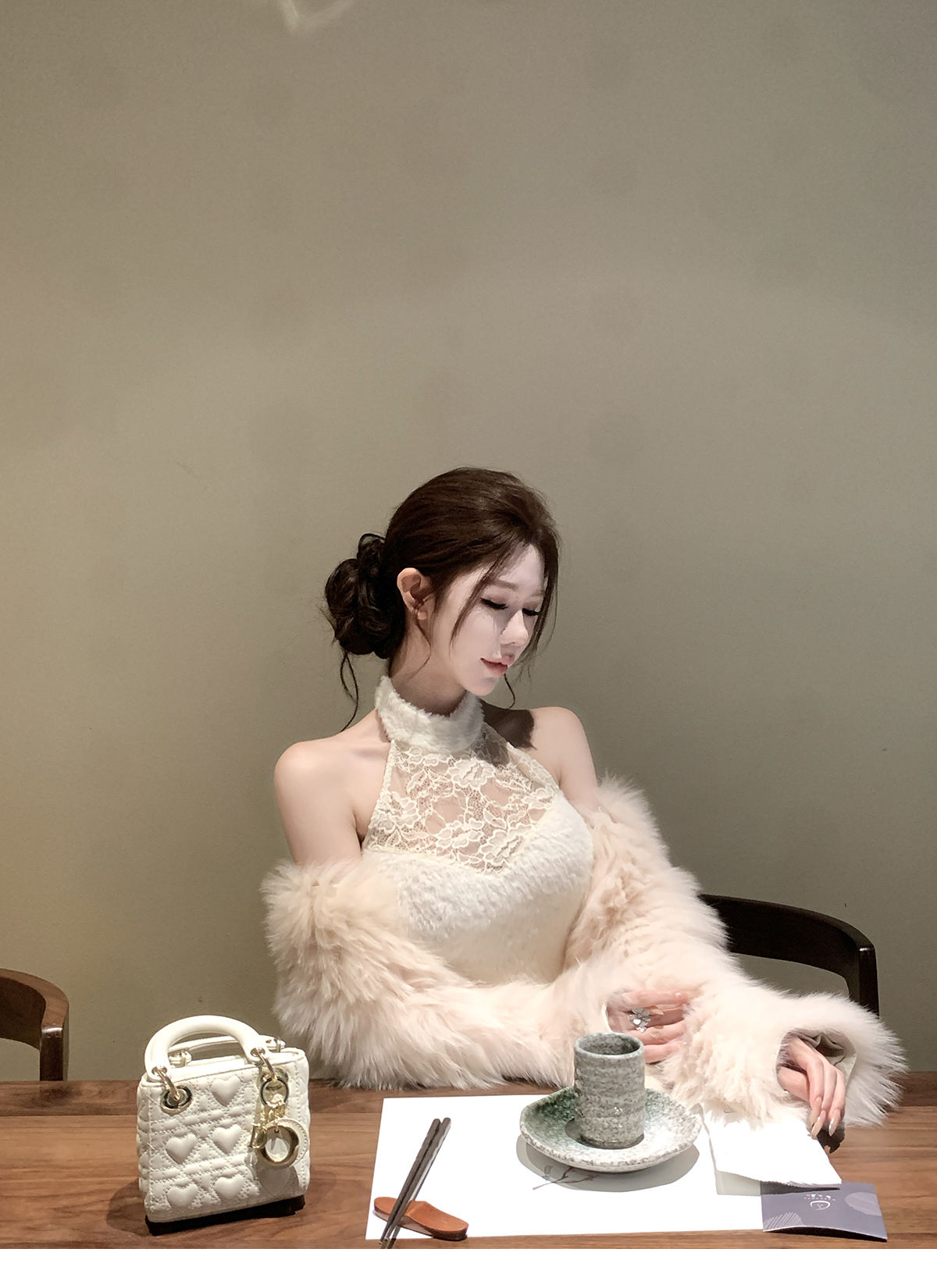 北岛妲己 纯欲辣妹性感蕾丝拼接挂脖露背上衣腰头蕾丝拼接直筒裤