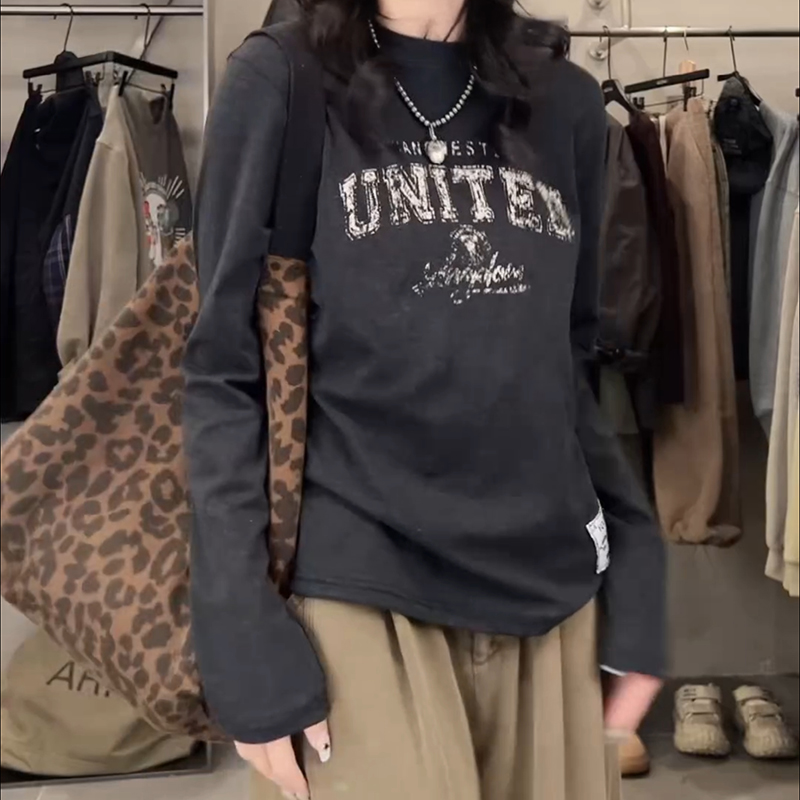 2025秋冬新款字母长袖圆领套头贴布T恤衫女士休闲上衣LK2507556